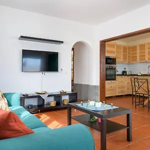 https://hermosa-casa-vacacional-muy-cerca-a-la-playa.in-canary-islands.com
